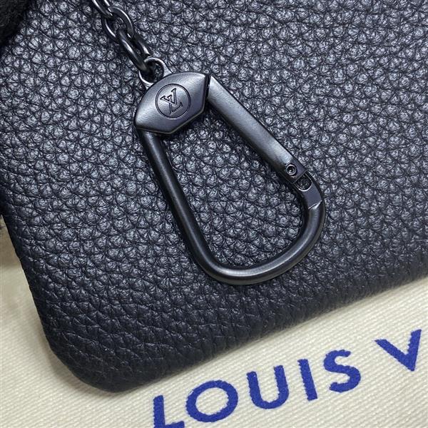 2026122105435559 810